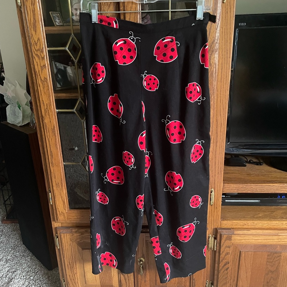 Briggs vintage high waist, ladybug 🐞 cropped ladies size 8 cotton blend slacks